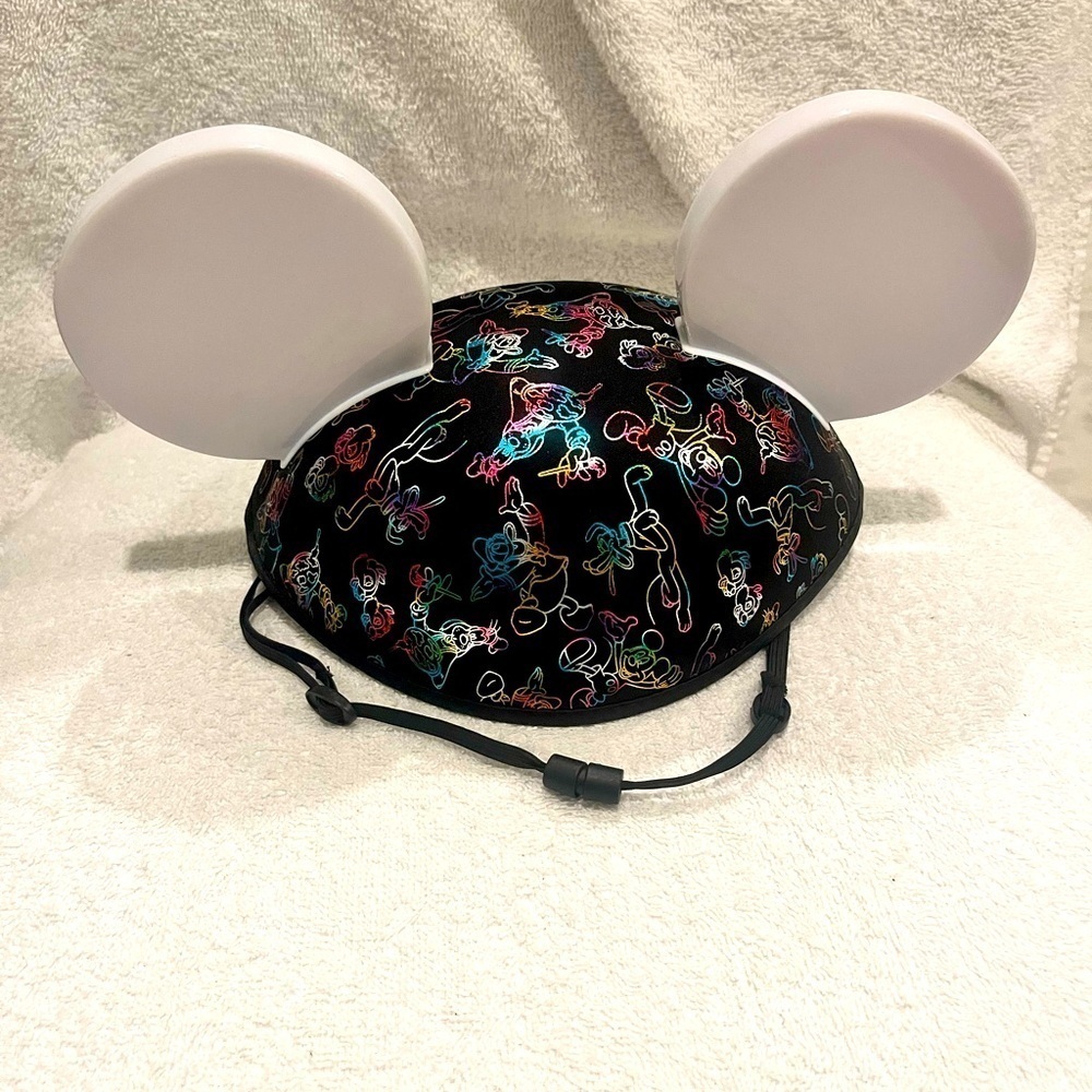 Disney parks glowing Mickey Mouse ears